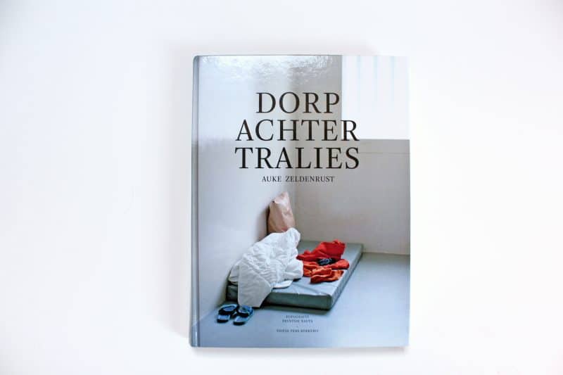 Dorp achter tralies